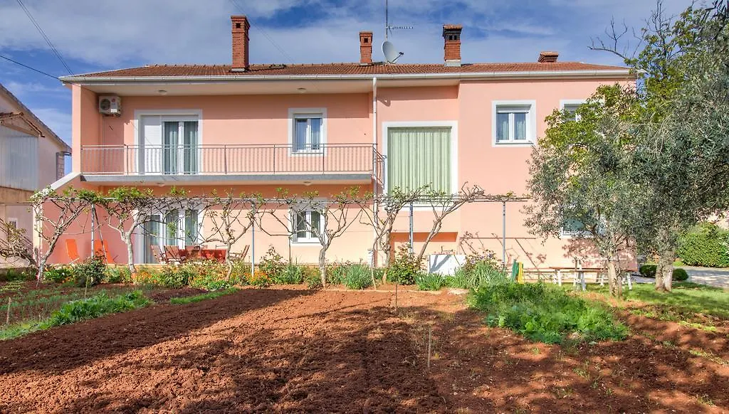 Apartments Prodan Fazana 0*,