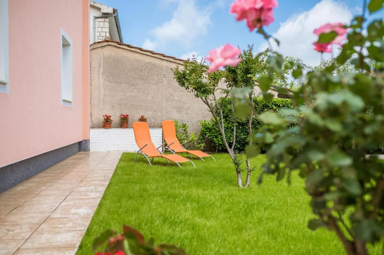 Apartments Prodan Fazana 0*,