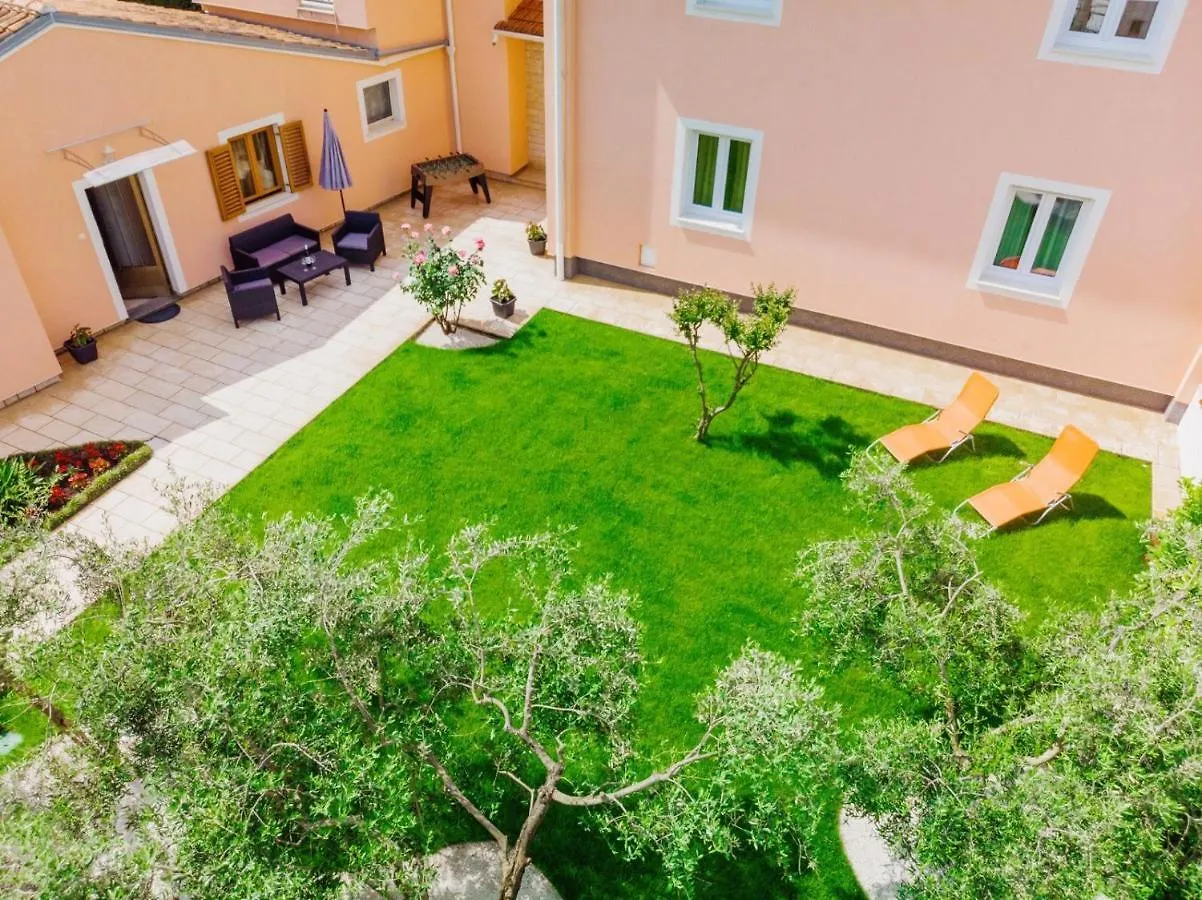 Apartments Prodan Fazana 0*,